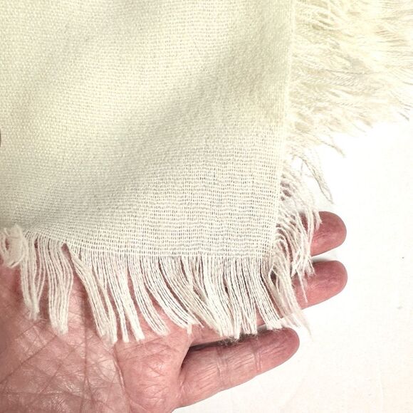 Fine Wool Wrap Throw Blanket Ivory 50x72 inches - Picture 5 of 7